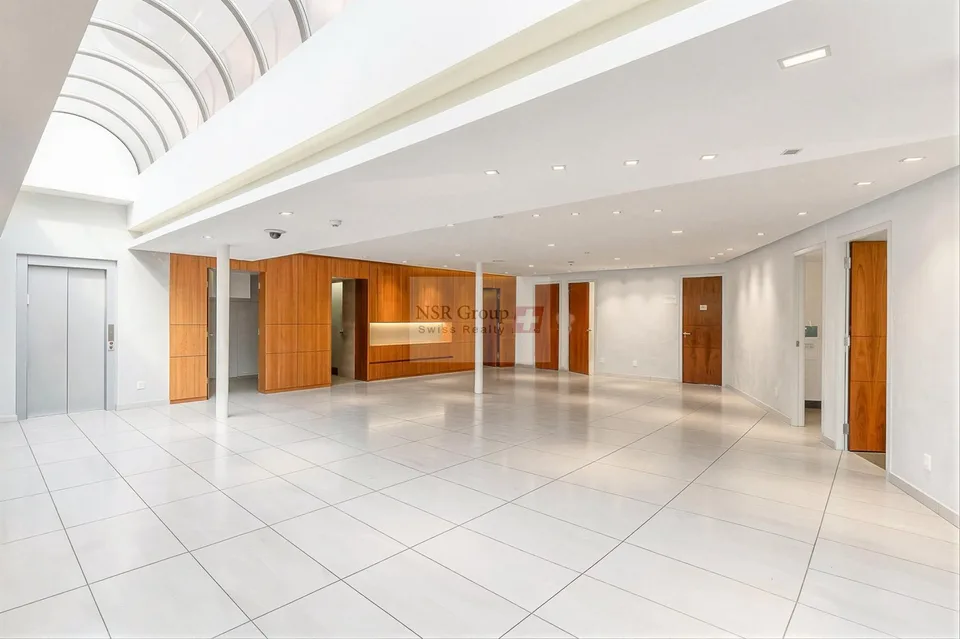 Arcade commerciale de 538 m² + 100 m² de dépôt - Janvier 2027