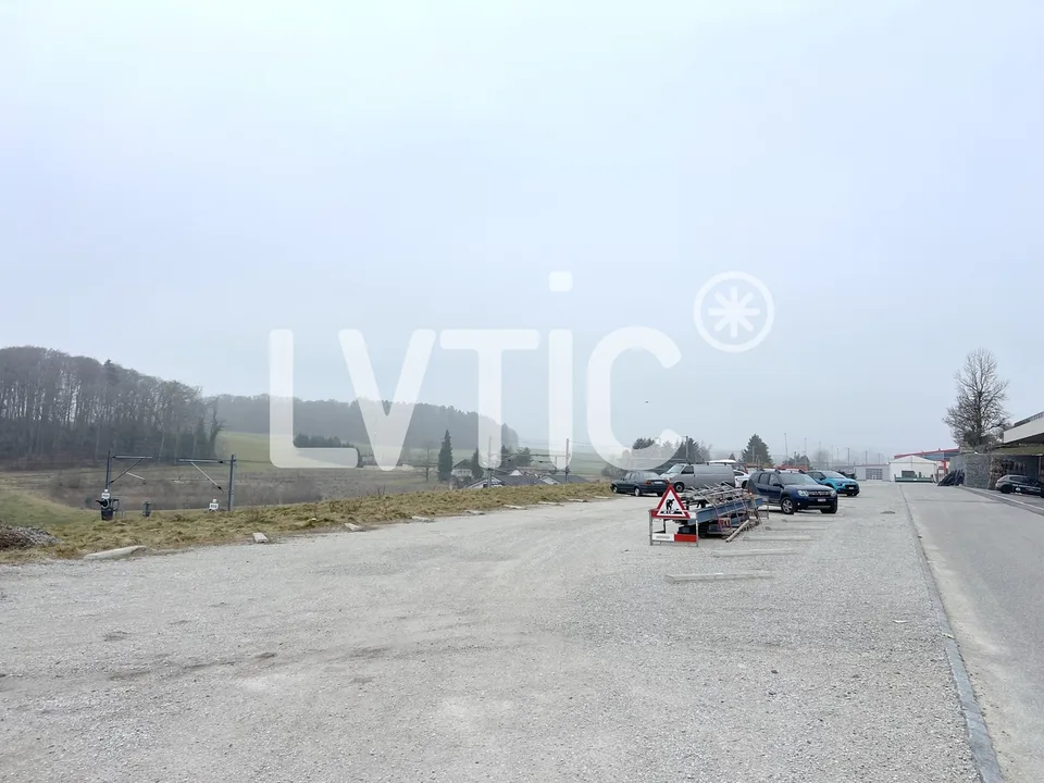 Superficie esterna di 2000 m2, divisibile, in affitto ad Avry-sur-Matran