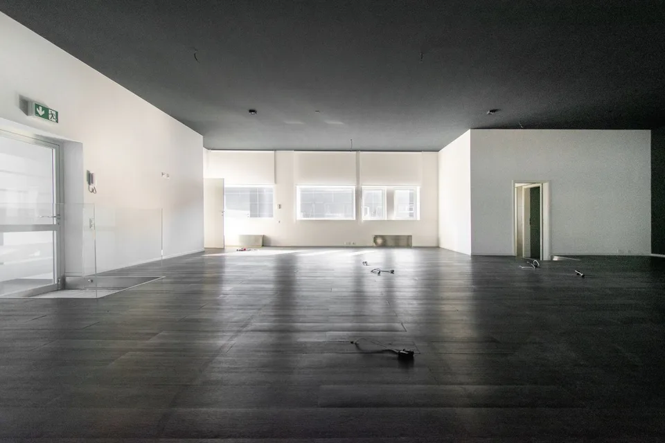 ESPACE OPEN SPACE LUMINEUX DANS UN EMPLACEMENT STRATEGIQUE