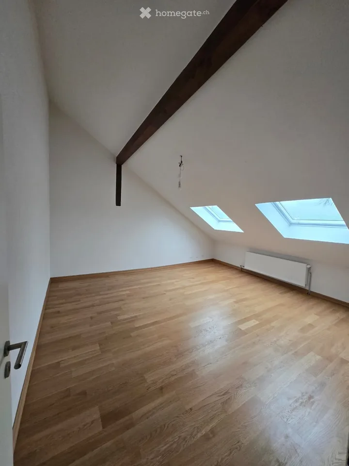 Appartamento mansardato luminoso 3.5 locali (circa 90 m²) completamente ristrutturato