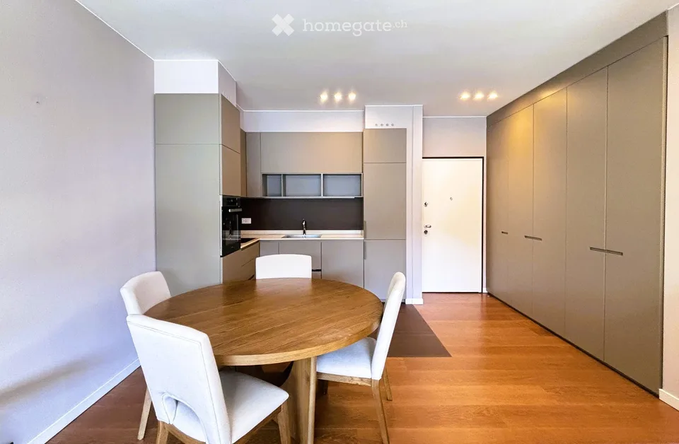 Elegantes 2.5-Zimmer-Apartment mit Seeblick in Bissone
