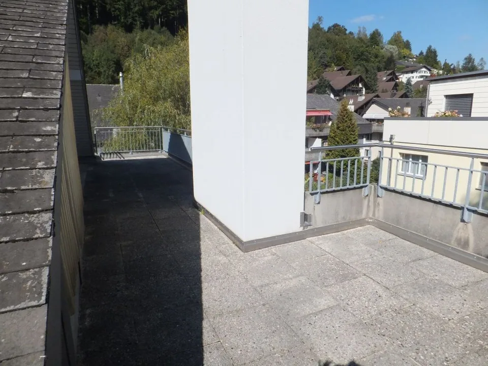 Gosszügige Attikawohnung an sehr ruhiger Lage in Kehrsatz