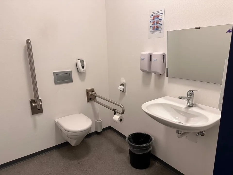 356 m2 moderne und zentrale Bürofläche mit Liftzugang – Foto 10 von 12