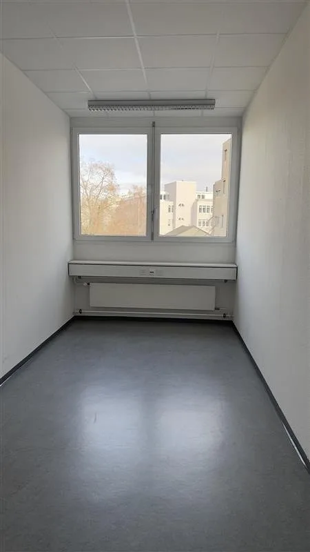 356 m2 moderne und zentrale Bürofläche mit Liftzugang – Foto 7 von 12