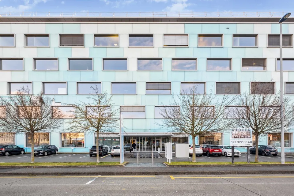 Surfaces mixtes à louer - Plan-les-Ouates - Dès 381 m2 - Immeuble moderne