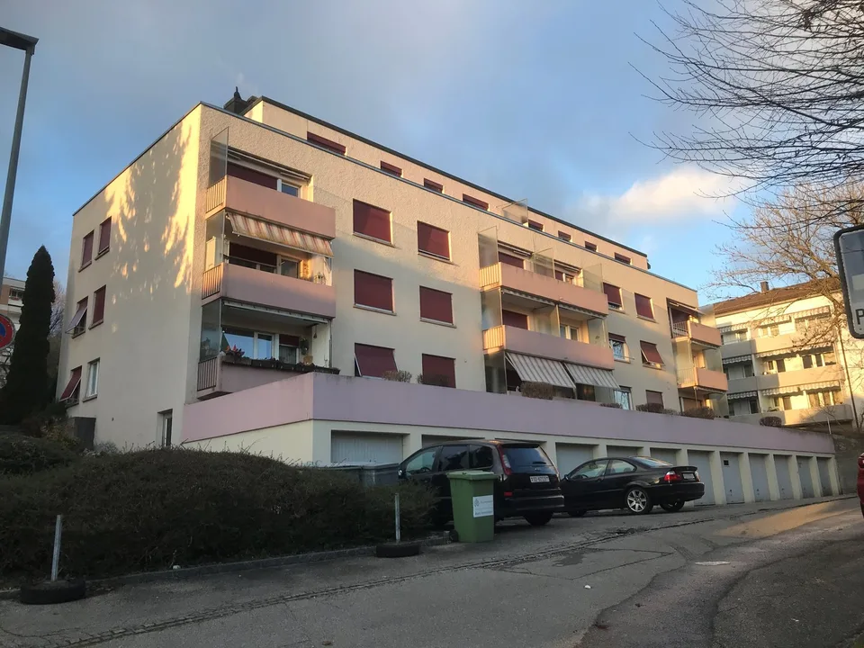 Grosszügige 3 1/2 Zimmer-Wohnung an top Lage mit Weitblick