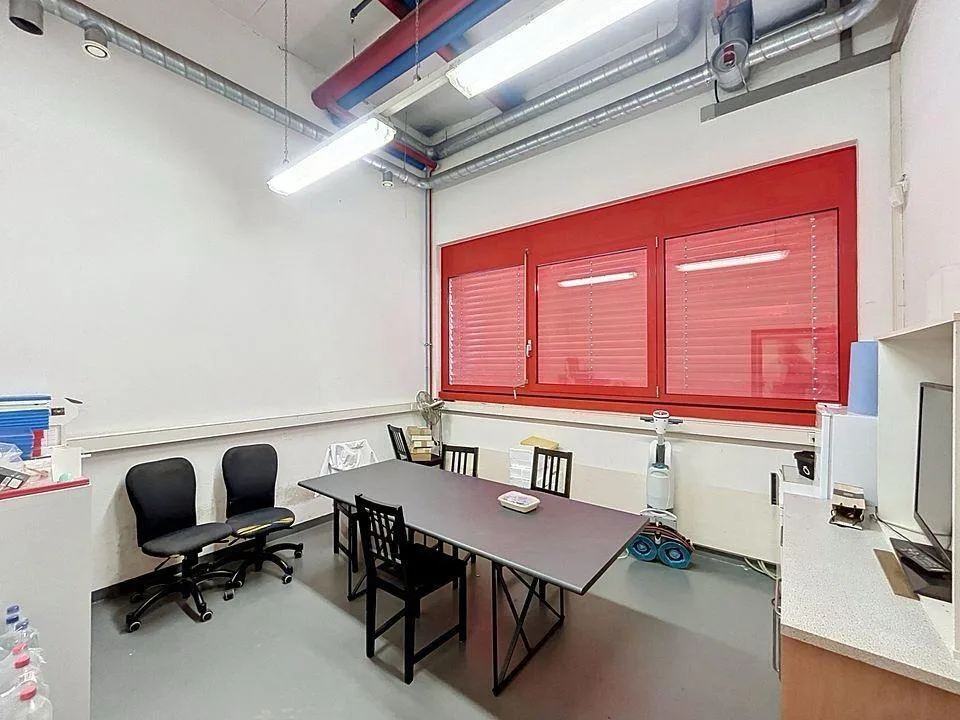 Laboratorio 420 m2 al piano terra - Accesso attraverso porta sezionale - Vicino a tutto