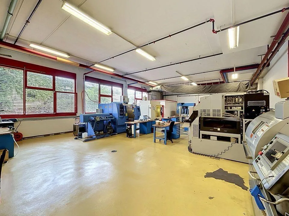 420 m2 workshop on the ground floor - Access through sectional door - Close to everything – photo 7 of 7