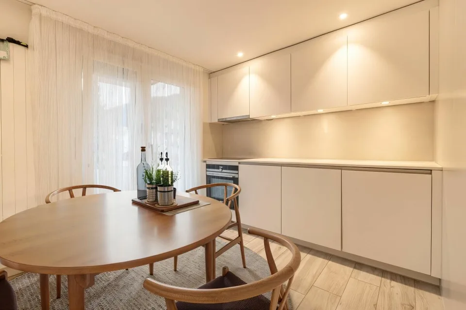 Appartamento di 3,5 locali completamente ristrutturato con box garage in una strada chiusa tranquilla