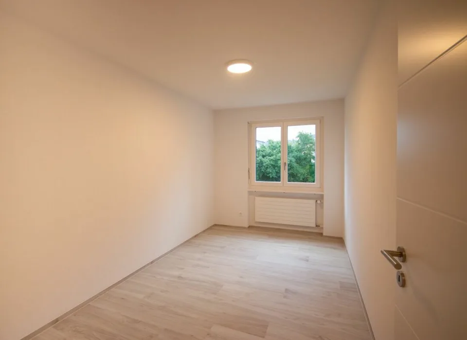 Appartamento di 3,5 locali completamente ristrutturato con box garage in una strada chiusa tranquilla – foto 8 di 10