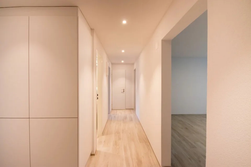 Appartamento di 3,5 locali completamente ristrutturato con box garage in una strada chiusa tranquilla