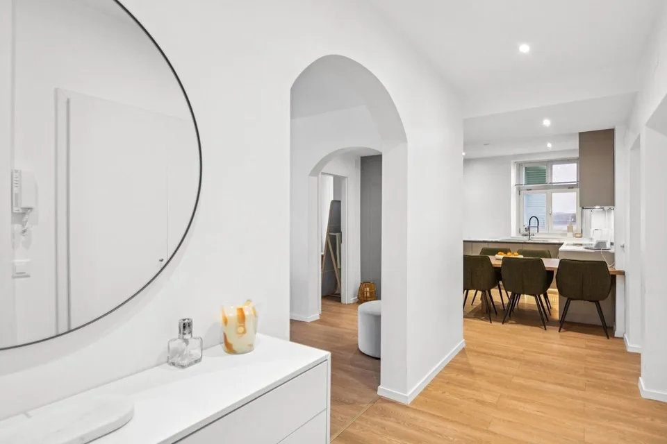 Seltenheit im Herzen von Reconvilier: Renovierte 4.5-Zimmer-Wohnung