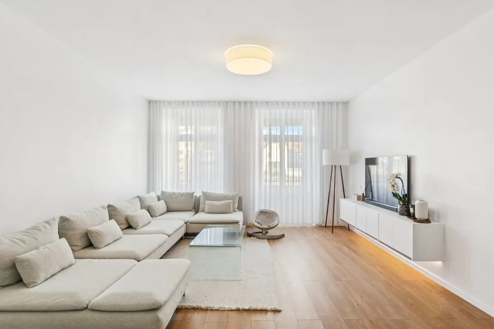 Seltenheit im Herzen von Reconvilier: Renovierte 4.5-Zimmer-Wohnung