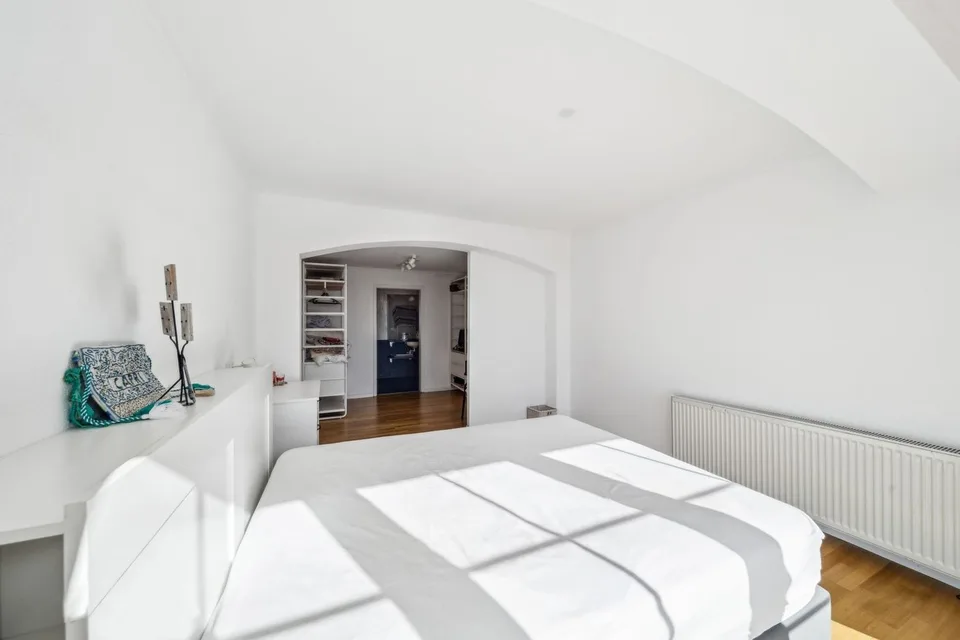 Großes Familienanwesen in einem Wohnviertel – Foto 6 von 9