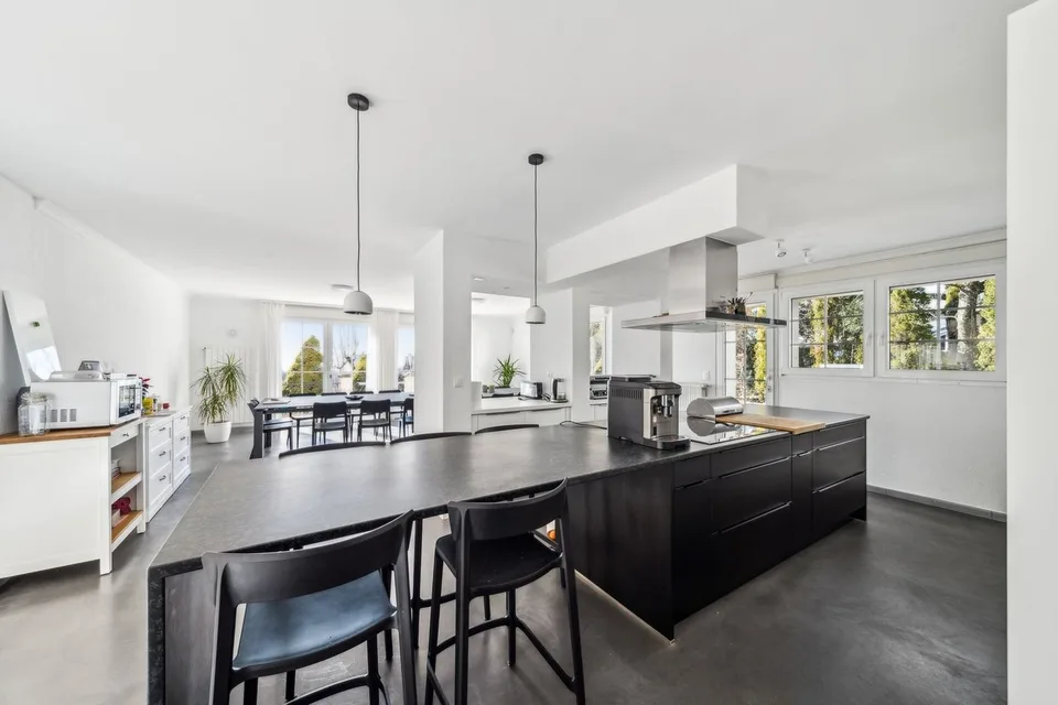 Grande proprietà familiare in un quartiere residenziale