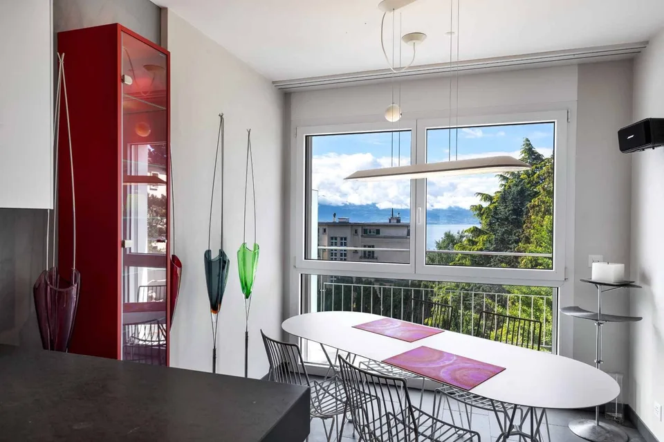 In einer ruhigen Nachbarschaft, schönes Apartment mit Seeblick