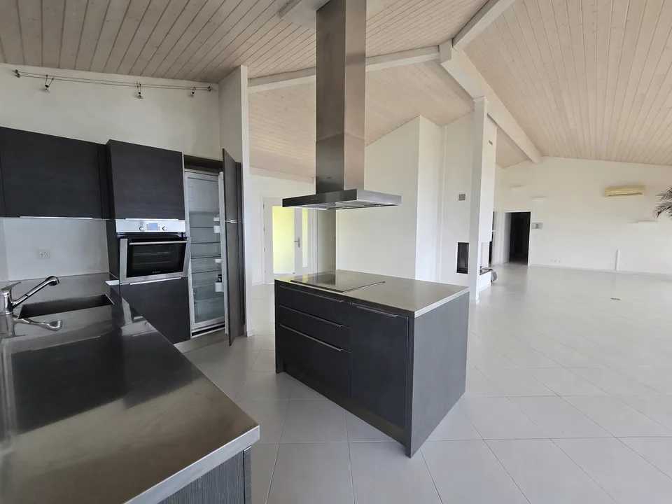Schönes Apartment mit Terrasse und Seeblick