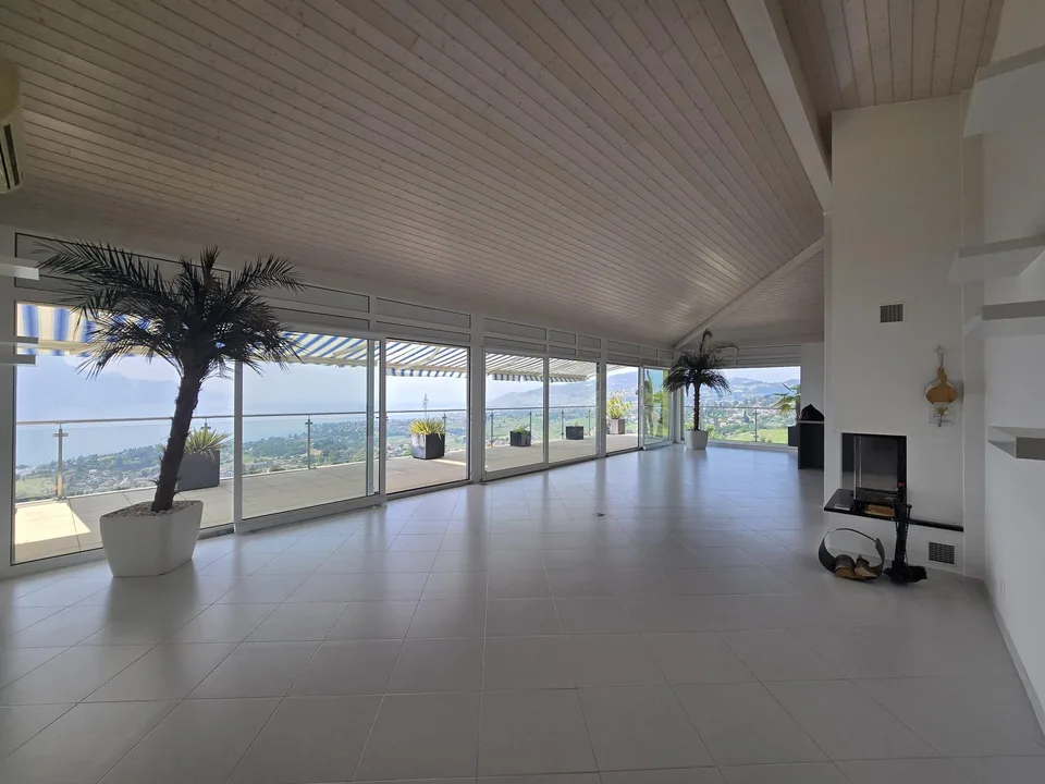 Superbe appartement avec terrasse et vue sur le lac