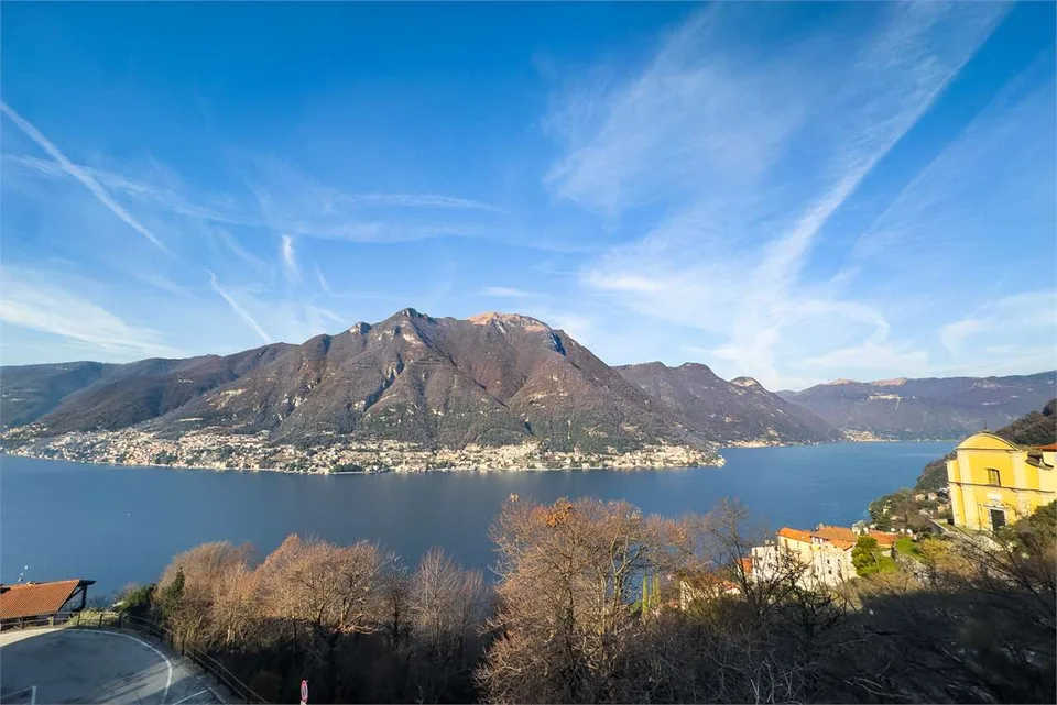 Pognana Lario - Bifamiliare con splendida vista lago e grande potenzia