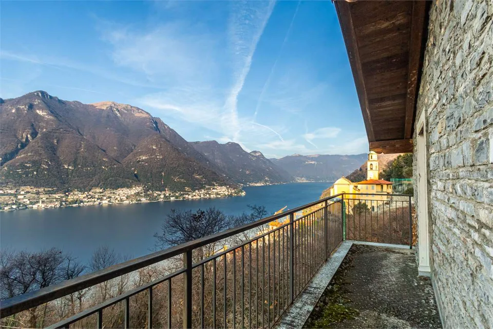 Pognana Lario - Bifamiliare con splendida vista lago e grande potenzia