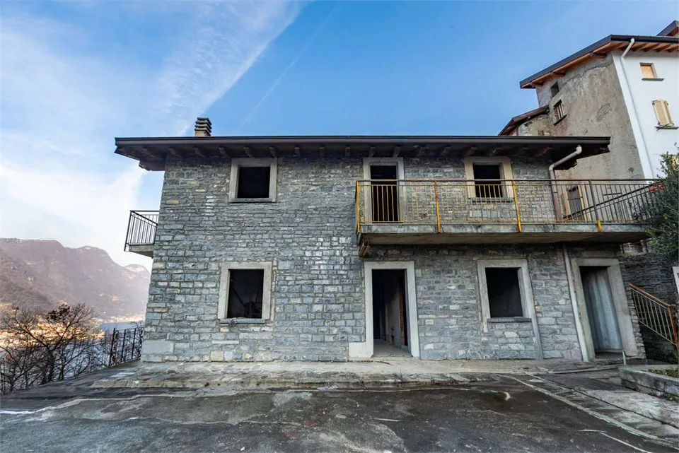 Pognana Lario - Bifamiliare con splendida vista lago e grande potenzia