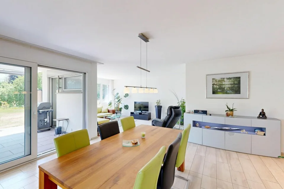 3.5-Zimmer-Gartenwohnung mit exklusivem 245 m² Garten und gedeckter Terrasse