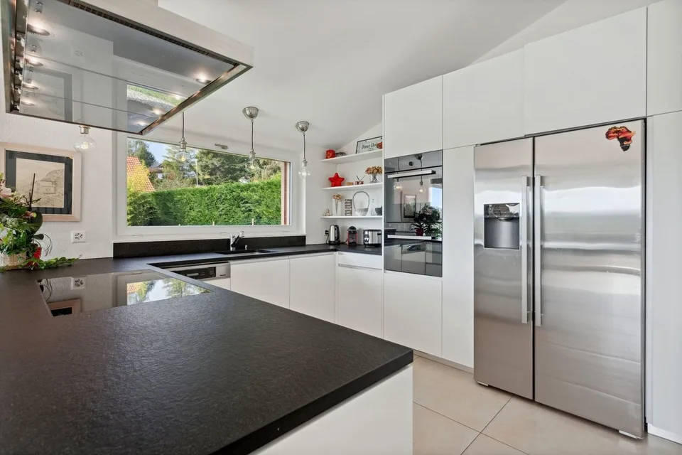 Family villa with 7.5 rooms and independent studio of 1.5 rooms, with a view