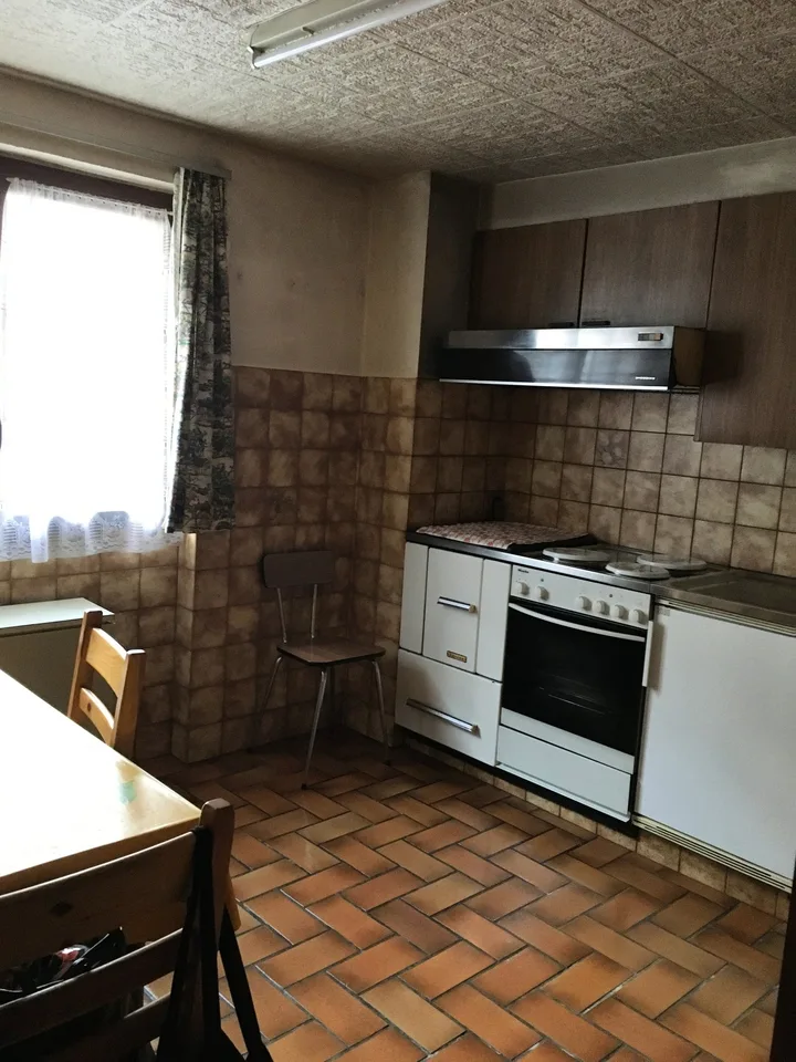 Maison de village à rénover avec deux granges, *SMJ Habitat*