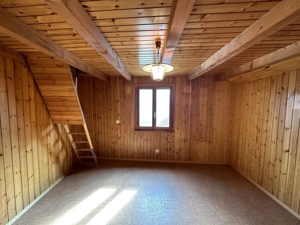 Affascinante casa di montagna rustica con vista panoramica sulla Valle Levantina