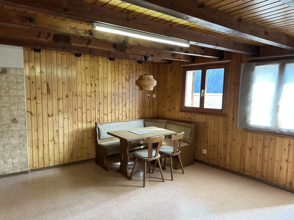 Affascinante casa di montagna rustica con vista panoramica sulla Valle Levantina