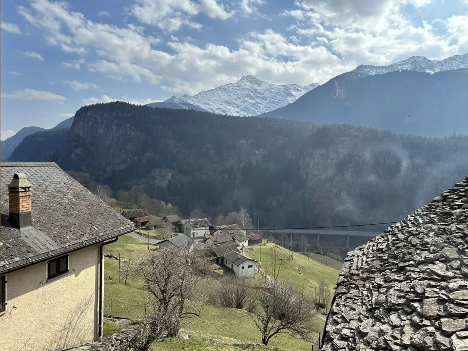 Charmantes rustikales Bergdorfhaus mit Panoramablick auf das Levantina-Tal – Foto 7 von 7