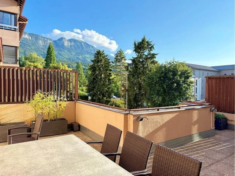 Superbe T4 rénové de 97 m2 avec grande terrasse