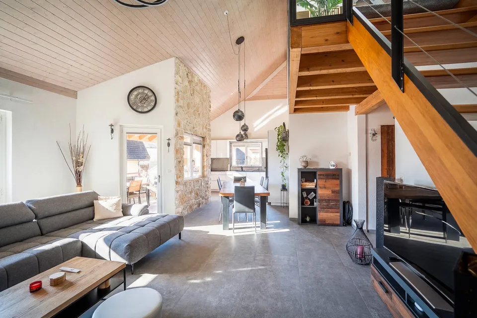 Duplex en attique entièrement rénové