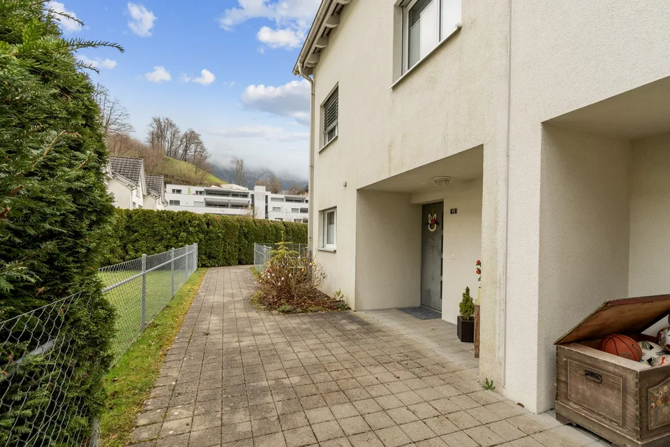 Maison familiale moderne de 7,5 pièces avec jardin et terrasse à Glarus