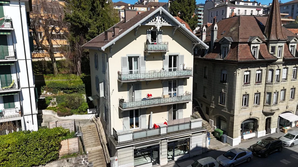 Immeuble locatif de 4 appartements et une surface commerciale à Lausanne.