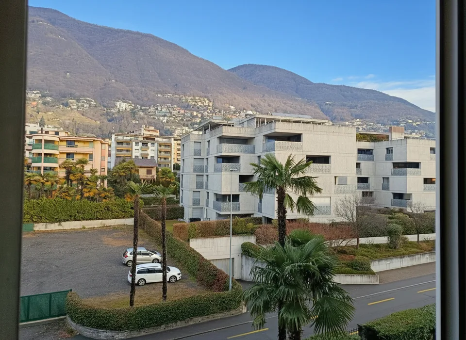 MINUSIO - Vendesi 3.5 locali con piscina coperta anche res. secondaria