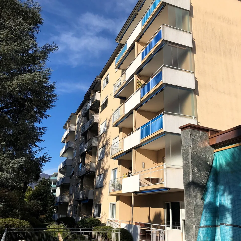 MINUSIO - Vendesi 3.5 locali con piscina coperta anche res. secondaria