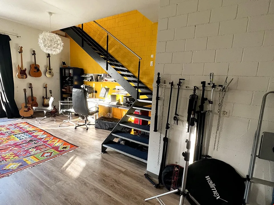 BÄRETSWIL - FABELHAFTE MAISONETTE-WOHNUNG - 2.5 ZIMMER