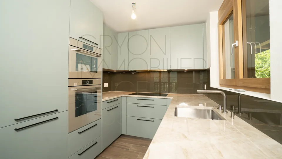 Elegante duplex alpino, 140 m² abitabili + garage, vicino a Barboleuse