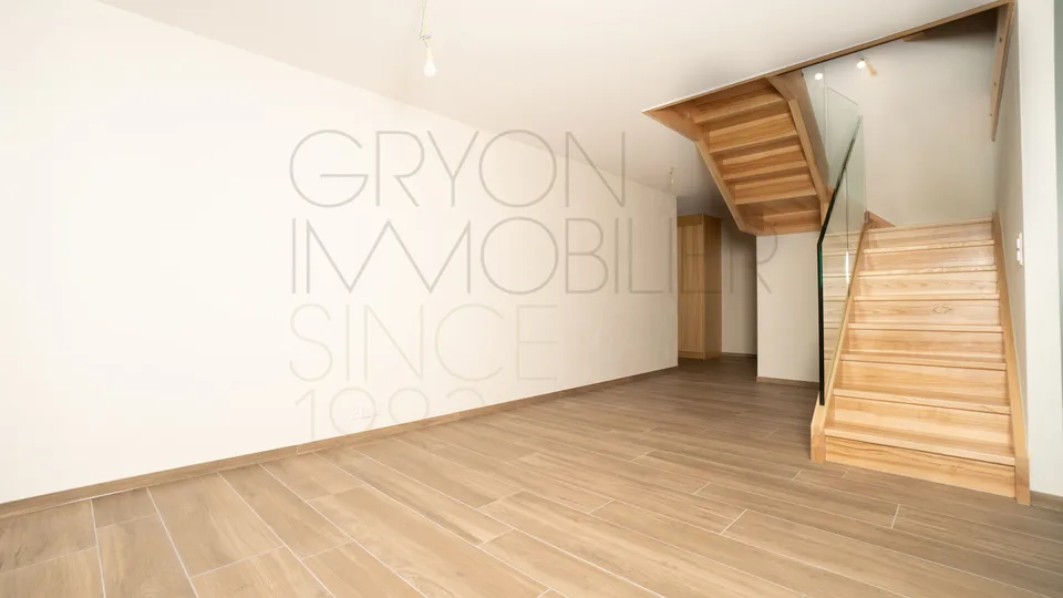 Elegante duplex alpino, 140 m² abitabili + garage, vicino a Barboleuse