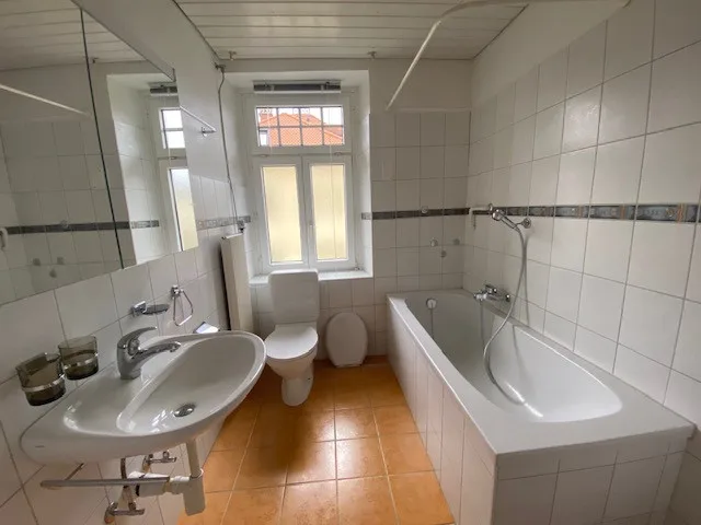 Casa padronale con un alloggio e un locale commerciale – foto 10 di 12