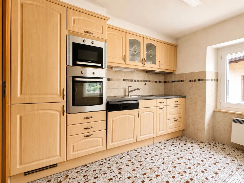 Geräumige 4.5-Zimmer-Wohnung mit großem Potenzial für Erweiterung
