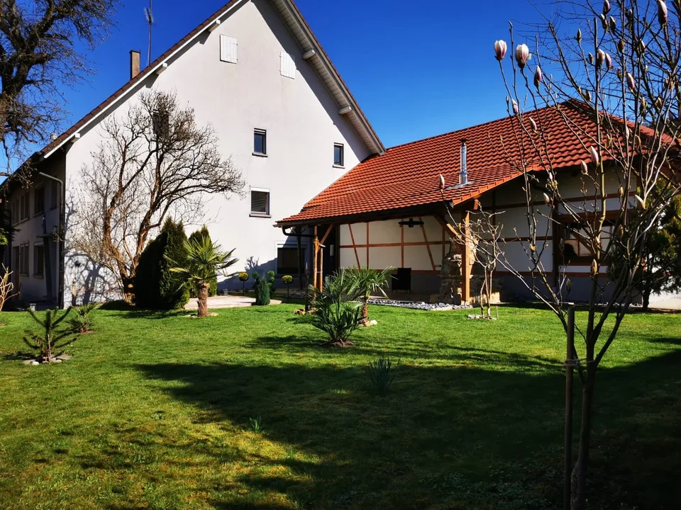 Dangstetten - kernsaniertes Zweifamilienhaus