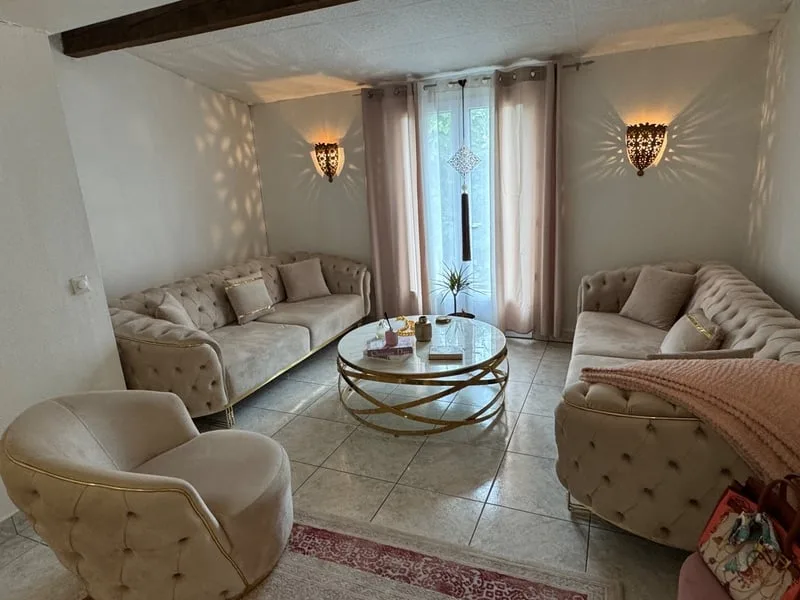 CASA DI CITTÀ, GRANDE SPAZIO VITALE, 4 CAMERE DA LETTO E BELLO GIARDINO