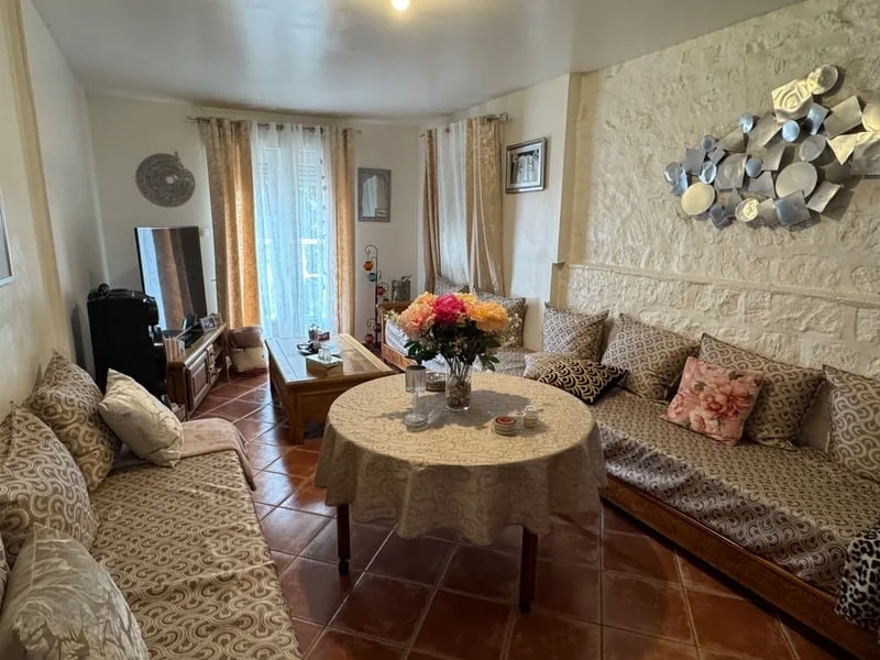 MAISON DE VILLE, GRANDE PIÈCE DE VIE, 4 CHAMBRES ET BEAU JARDIN – photo 8 sur 13