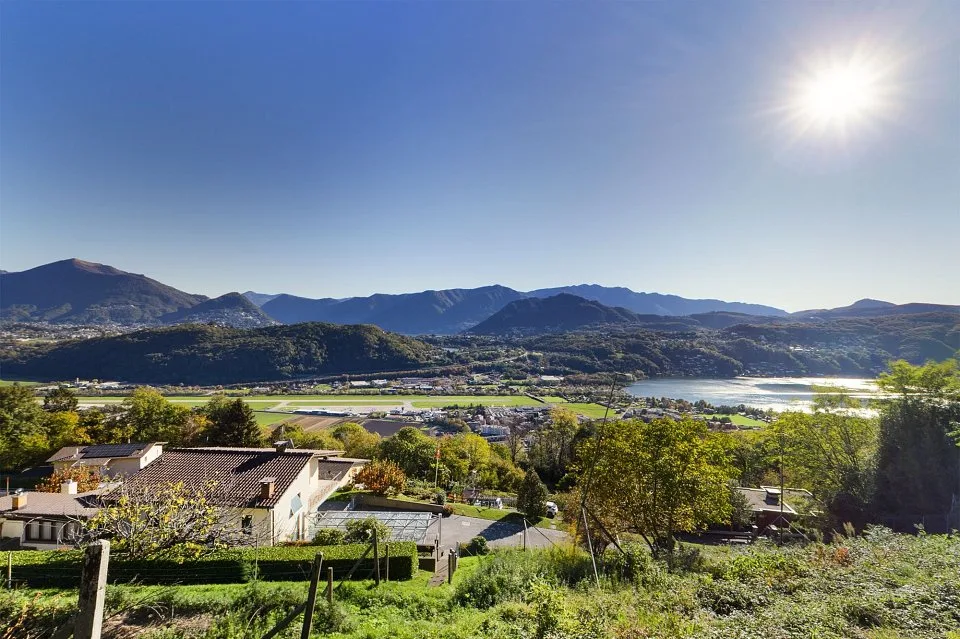 Terreno con progetto edilizio approvato con splendida vista lago e panoramica