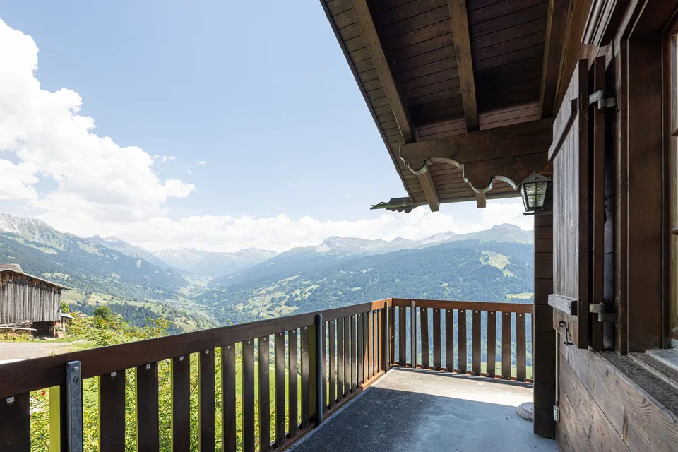 Ensoleillé et inobstructable avec panorama montagnard