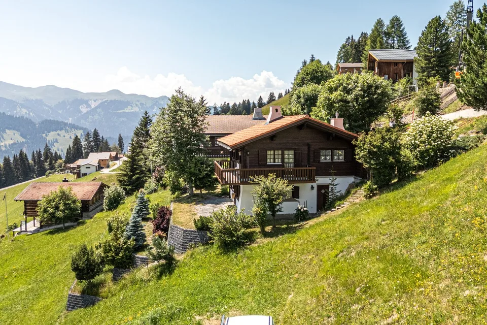 Sonnig und unverbaubar mit Bergpanorama