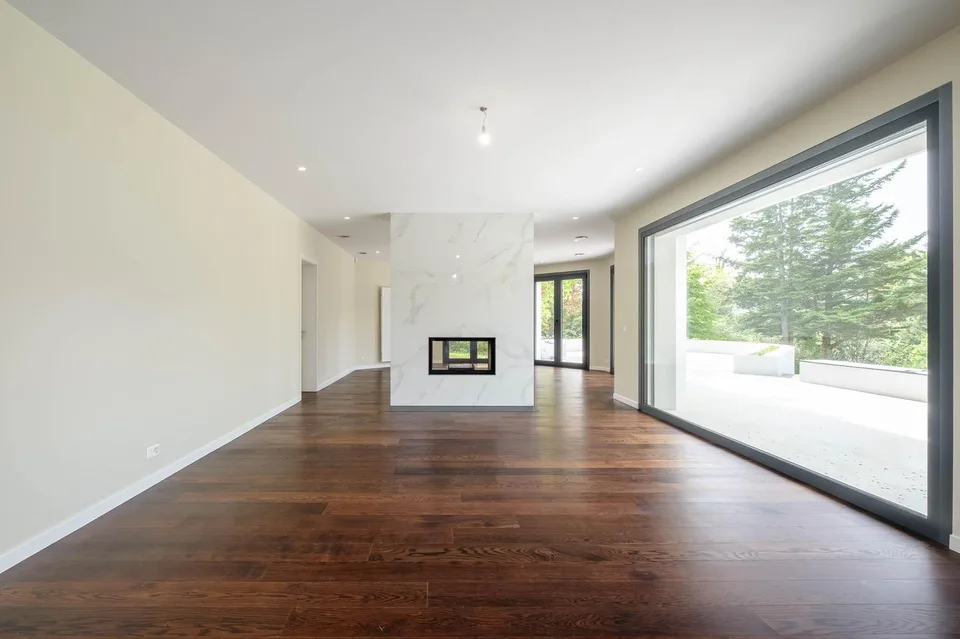 Exceptional property in Corsier