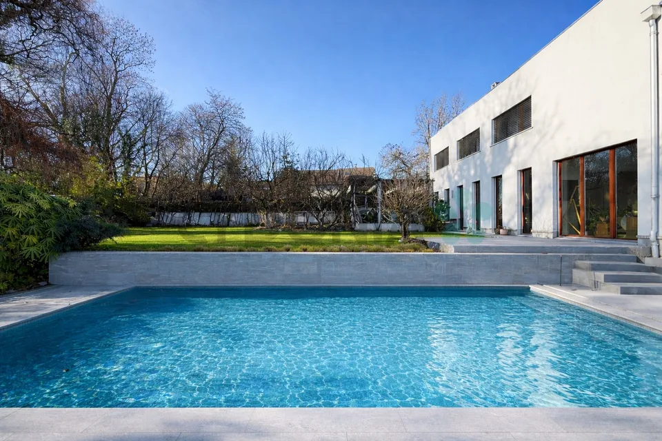 Villa contemporaine de prestige offrant un panorama exceptionnel